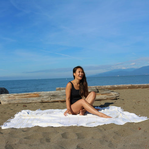 Bersuse Towels Anatolia XL Beach Blanket (Turkish Towel, 100% Cotton, 61x82 Inches, Natural Gold)