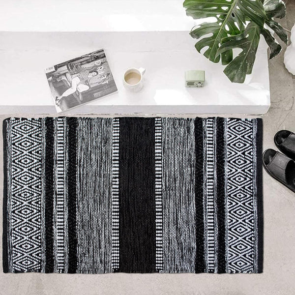 Chardin Home Farmhouse Rug 24''x36'' Black-White, Recycled Cotton Hand Woven Rug for Hallways, Kitchens, Bedrooms