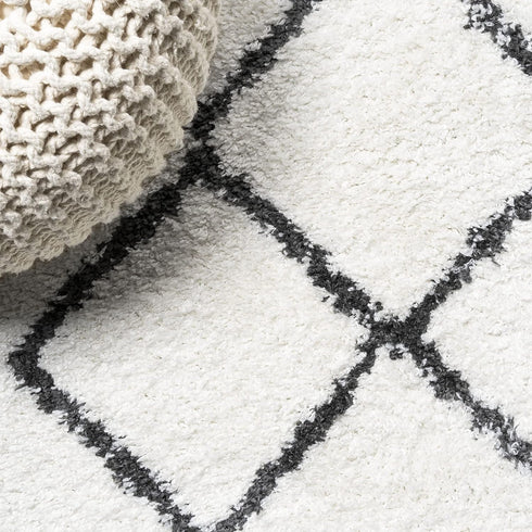 JONATHAN Y MOH410A-3 Cami Moroccan Style Diamond Shag Indoor Area Rug, White/Gray, 3 X 5