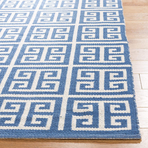 SAFAVIEH Montauk Collection Accent Rug - 2'6" x 4', Handmade Blue & Ivory Greek Key Cotton for High Traffic Areas