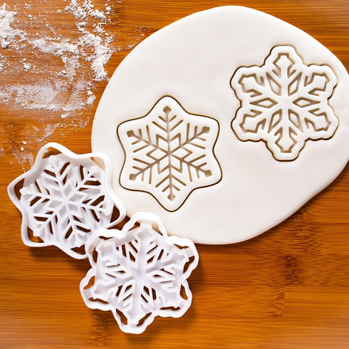 Set of 2 Snowflake Cookie Cutters (Style 1 and 2) - Bakerlogy, 2 Pieces