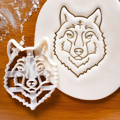 Set of 2 Wolf Cookie Cutters, Designs: Face and Body, 2 Pieces - Bakerlogy