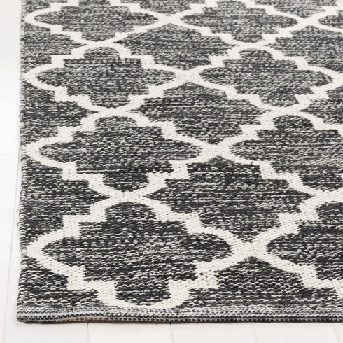 SAFAVIEH Montauk Collection Accent Rug - 2'6" x 4', Black & Ivory, Handmade Cotton for High Traffic Areas