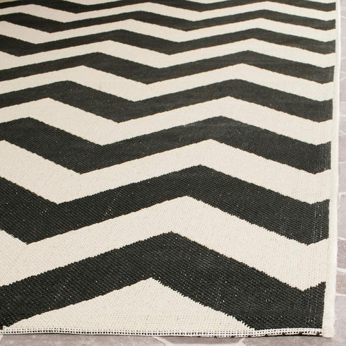 SAFAVIEH Courtyard Collection Runner Rug - 2'3" x 6'7", Black & Beige, Chevron Design, Non-Shedding & Easy Care,