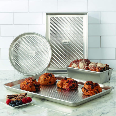 Chicago Metallic 5237969 Uncoated Textured Aluminum 1-Pound Loaf Pan, 9" x 5", Silver