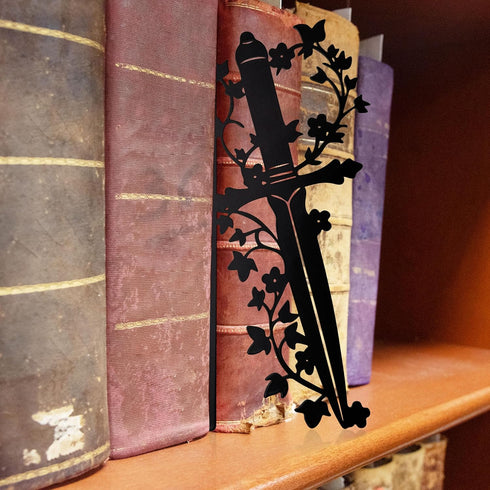Urbraneco Dagger Bookshelf Decor Fantasy Decor for Bookshelf and Desk, Ideal for Men's Desk Accessories, Gifts