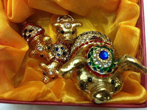 Gorgeous Jewelled Trinket Box - Mother and Three Babies Pig Piggy Piglet with Inlaid Crystal