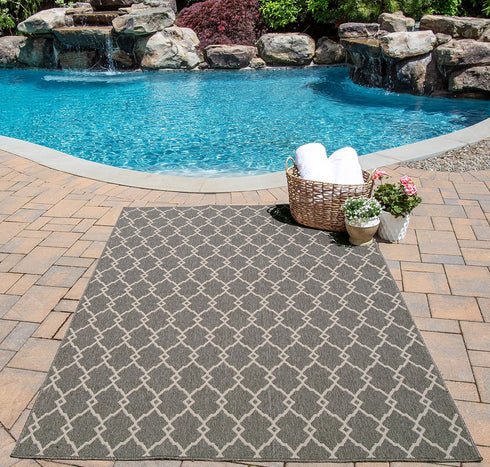 Momeni Rugs , Baja Collection Contemporary Indoor & Outdoor Area Rug, Easy to Clean, UV protected & Fade Resistant, 2'3" x 4'6", Grey by Momeni