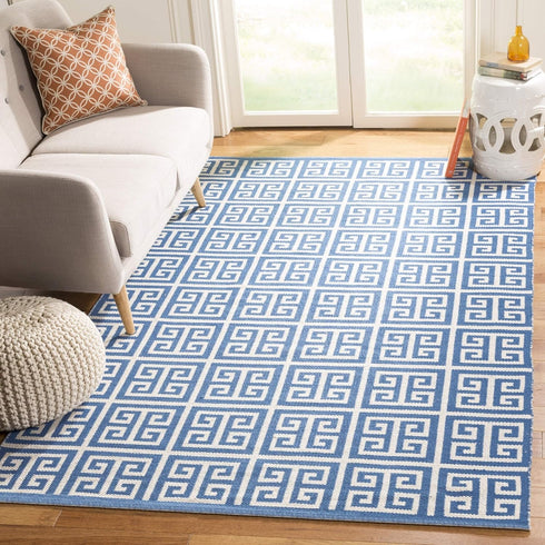 SAFAVIEH Montauk Collection Accent Rug - 2'6" x 4', Handmade Blue & Ivory Greek Key Cotton for High Traffic Areas