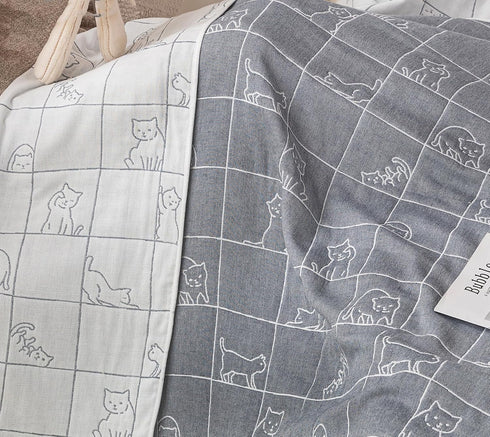 J-pinno Kitty Cat in Grid Muslin Blanket 100% Cotton 6 Layer Quilt Bed